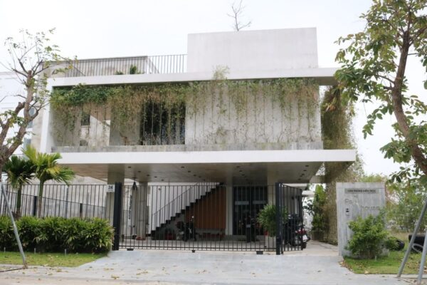 Thiết kế và màu sắc cửa nhôm Hondalex Long Vân phù hợp với nhiều kiểu kiến trúc khác nhau
