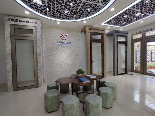 Các hệ cửa nhôm Hondalex Long Vân tại showroom đường Lý Thường Kiệt, Q. 11, TP. HCM